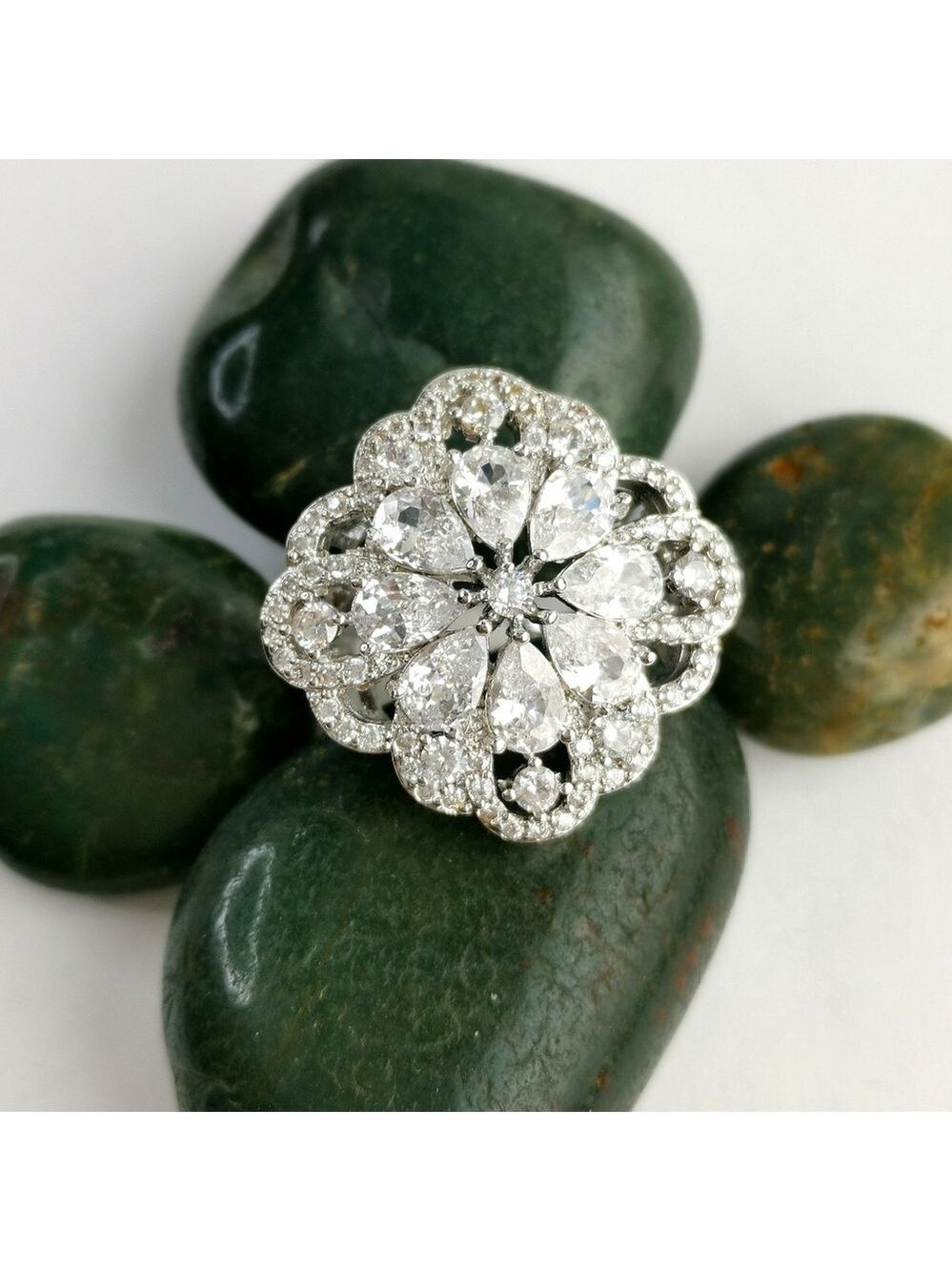 CZ cocktail ring in 14k white gold size 7 🆕